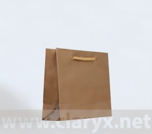 Златни ламинирани хартиени торбички 16+7x15 см с шнур